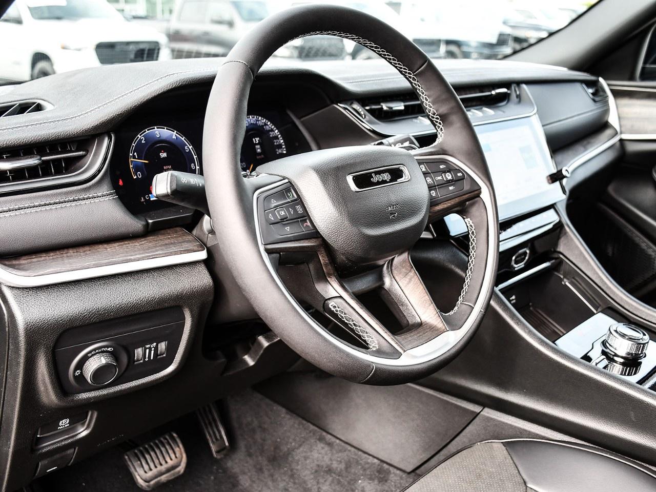 2027 Jeep Grand Cherokee Laredo Altitude 4x4 Photo