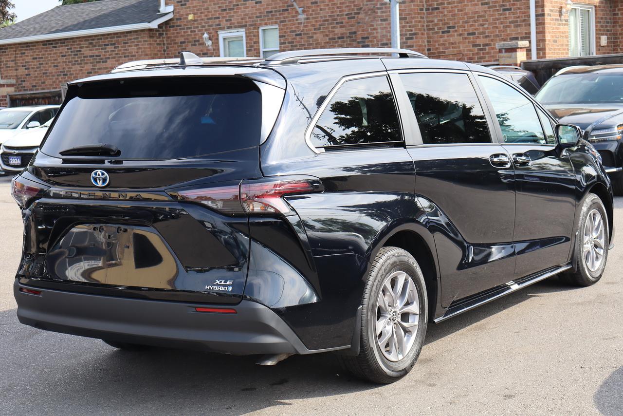 2024 Toyota Sienna XLE Photo