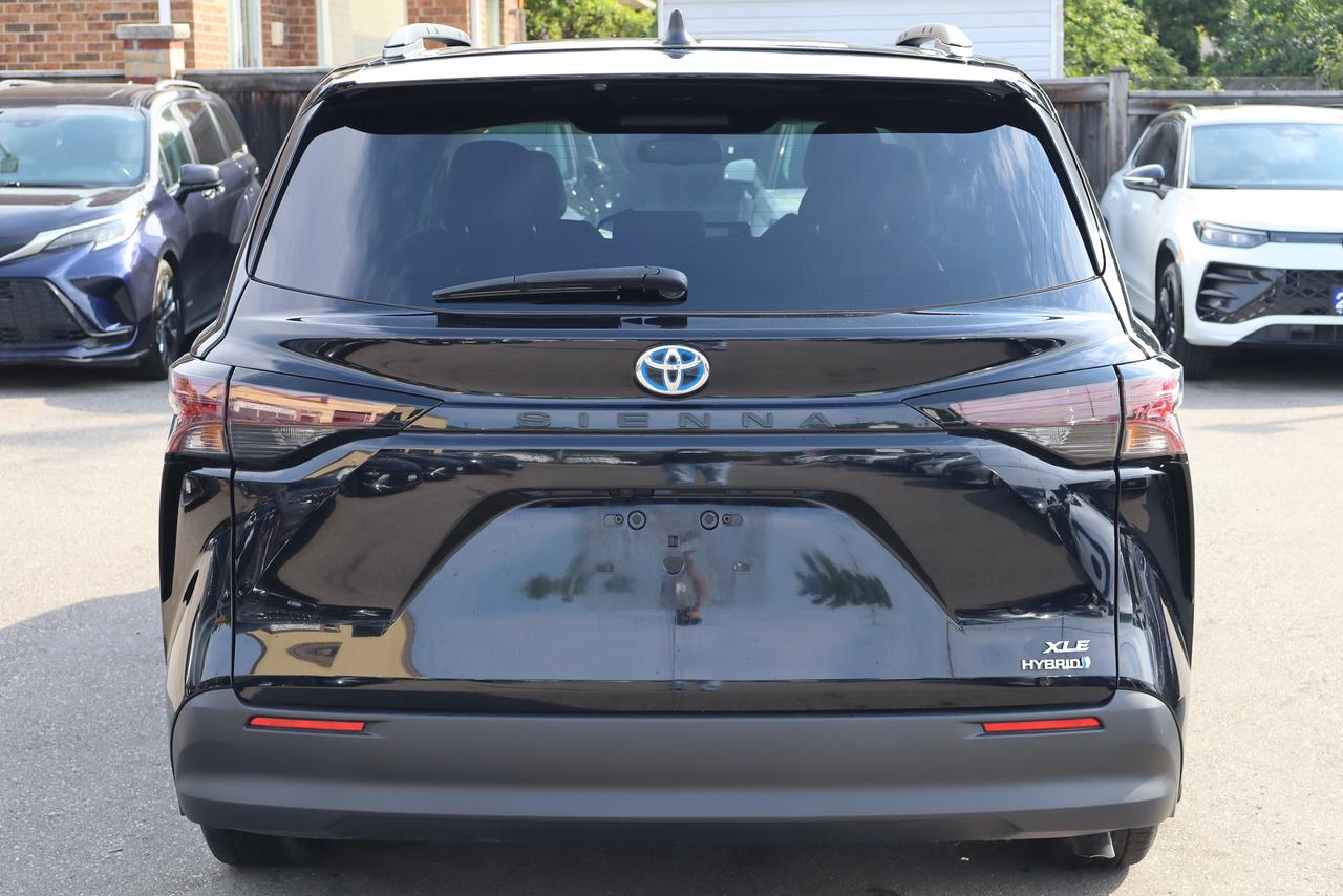 2024 Toyota Sienna XLE Photo