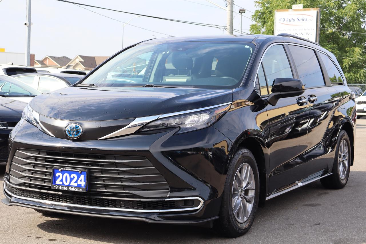 2024 Toyota Sienna XLE Photo