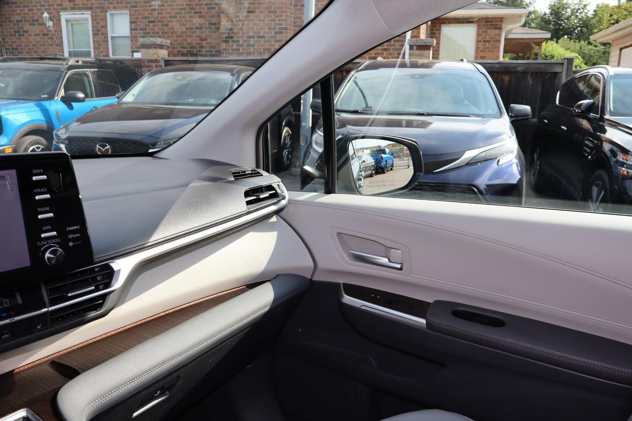 2024 Toyota Sienna XLE Photo