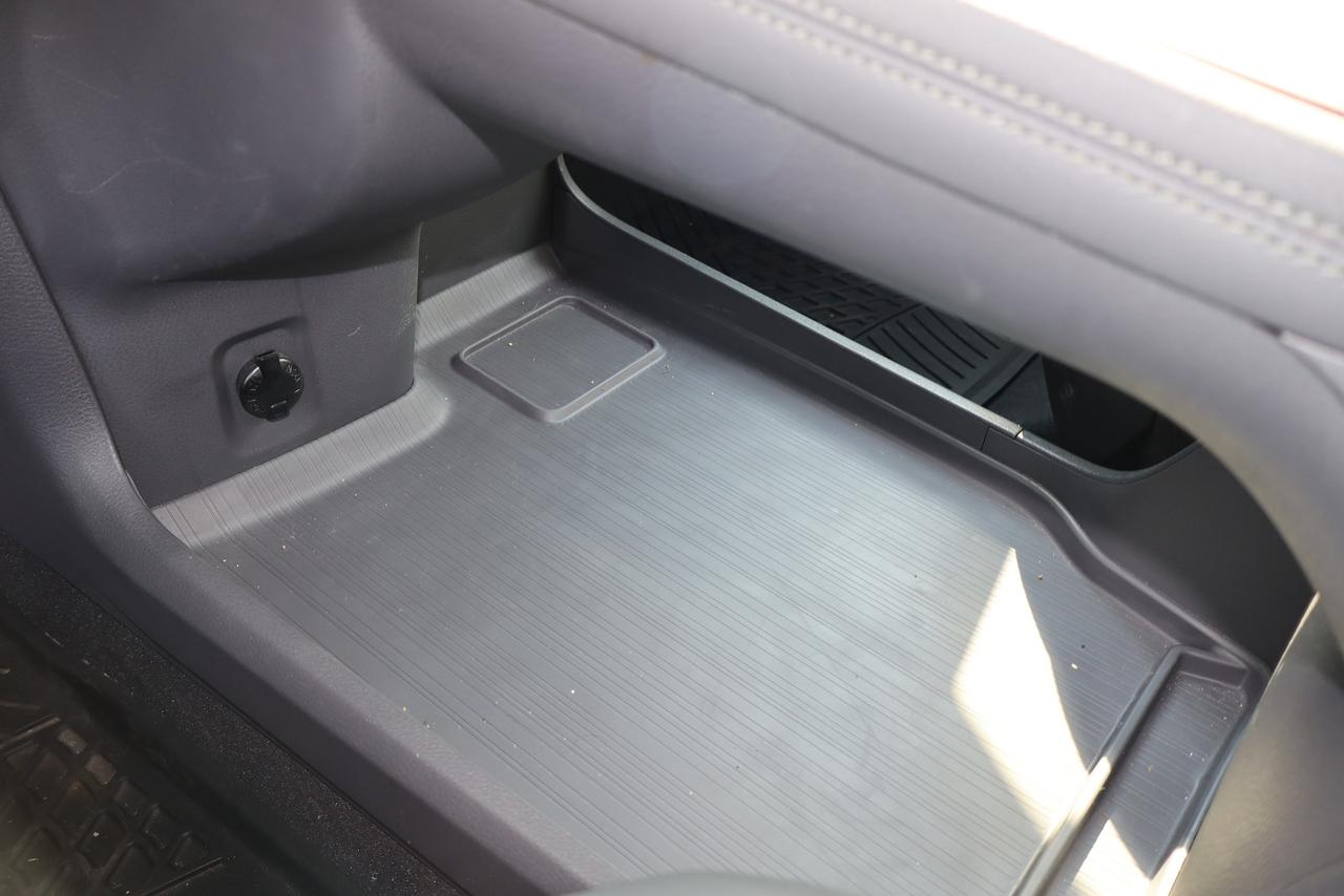 2024 Toyota Sienna XLE Photo