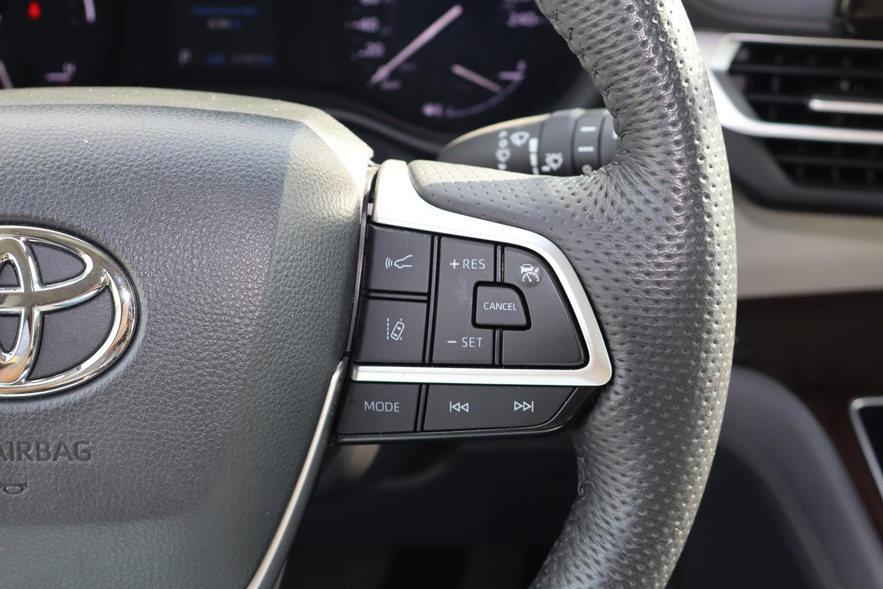 2024 Toyota Sienna XLE Photo