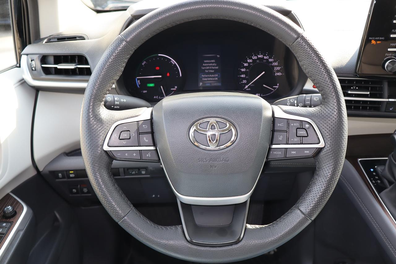 2024 Toyota Sienna XLE Photo