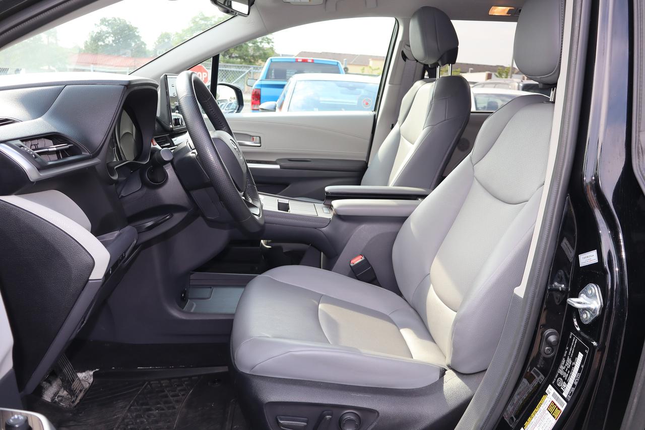 2024 Toyota Sienna XLE Photo