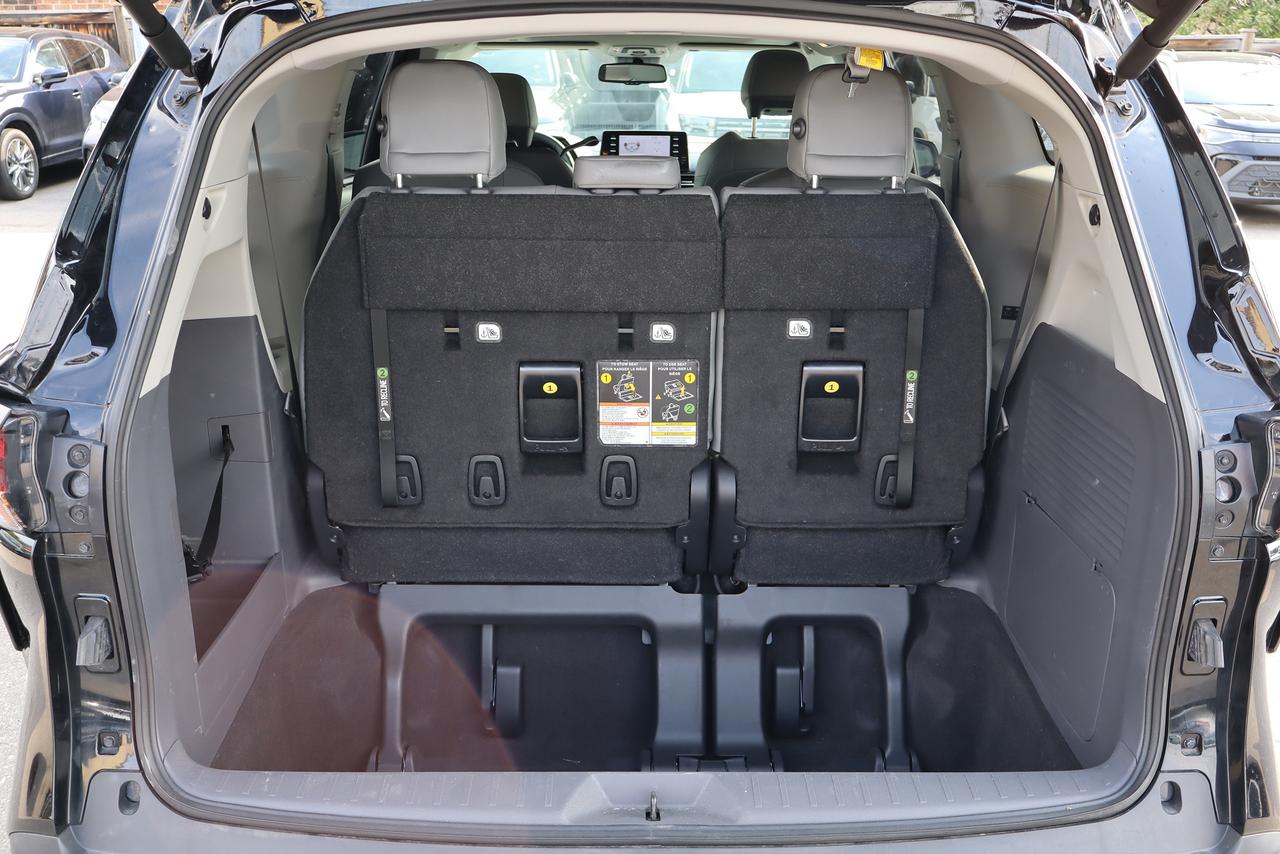 2024 Toyota Sienna XLE Photo