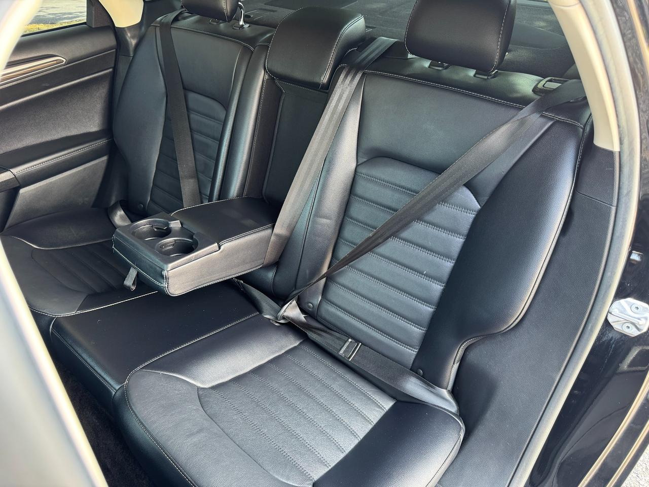2017 Ford Fusion 2.0L SE AWD+CLEAN CARFAX+Leather+Roof+GPS+Camera Photo