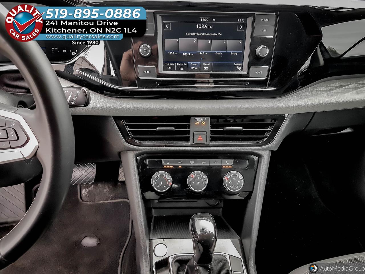 2024 Volkswagen Taos Trendline *HEATED SEATS* Photo