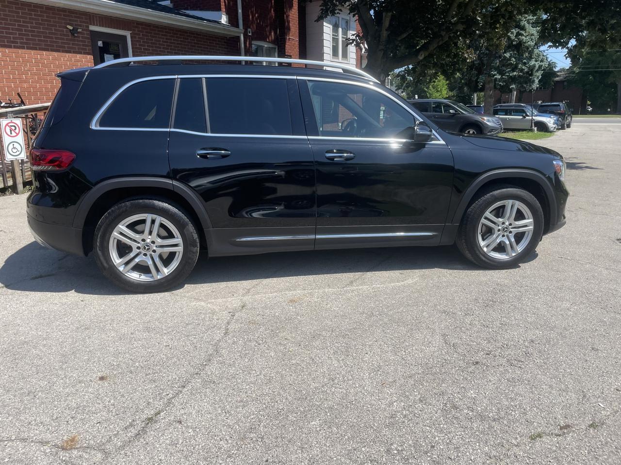 2021 Mercedes-Benz GLB-Class GLB 250 4MATIC *Clean Carfax Photo
