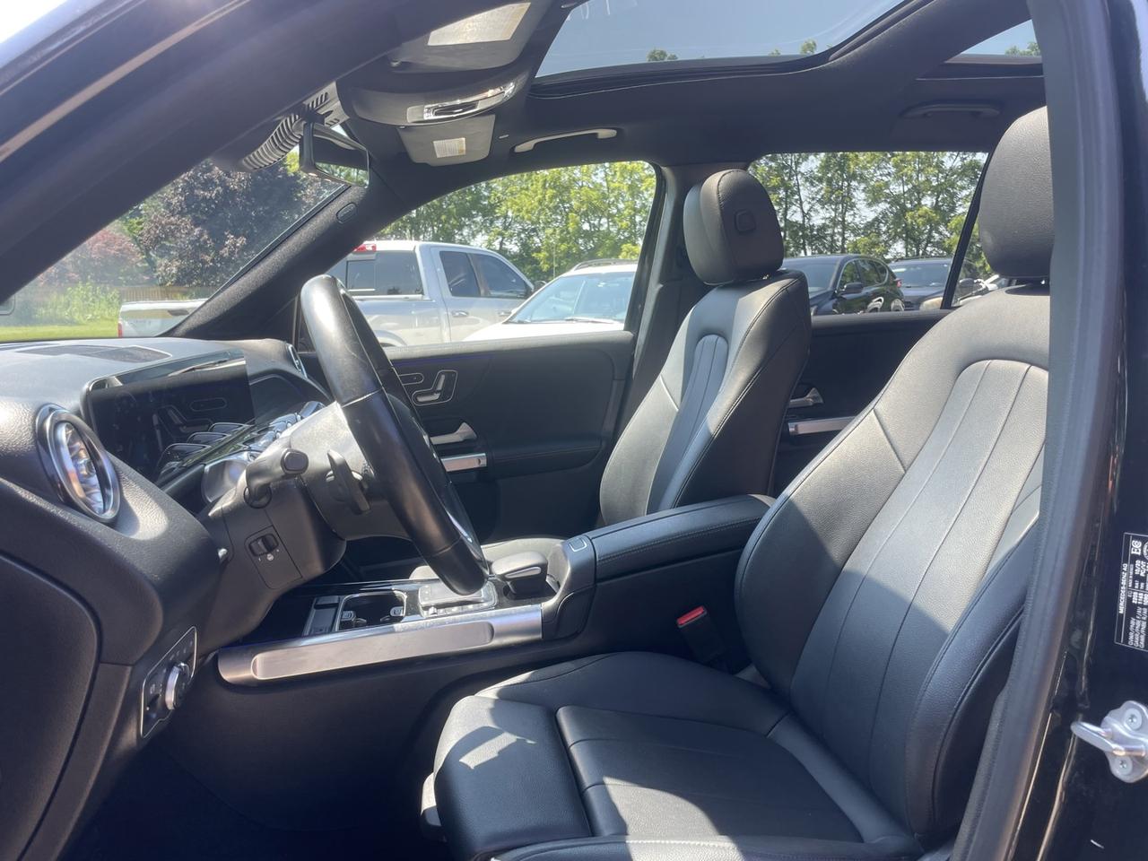 2021 Mercedes-Benz GLB-Class GLB 250 4MATIC *Clean Carfax Photo