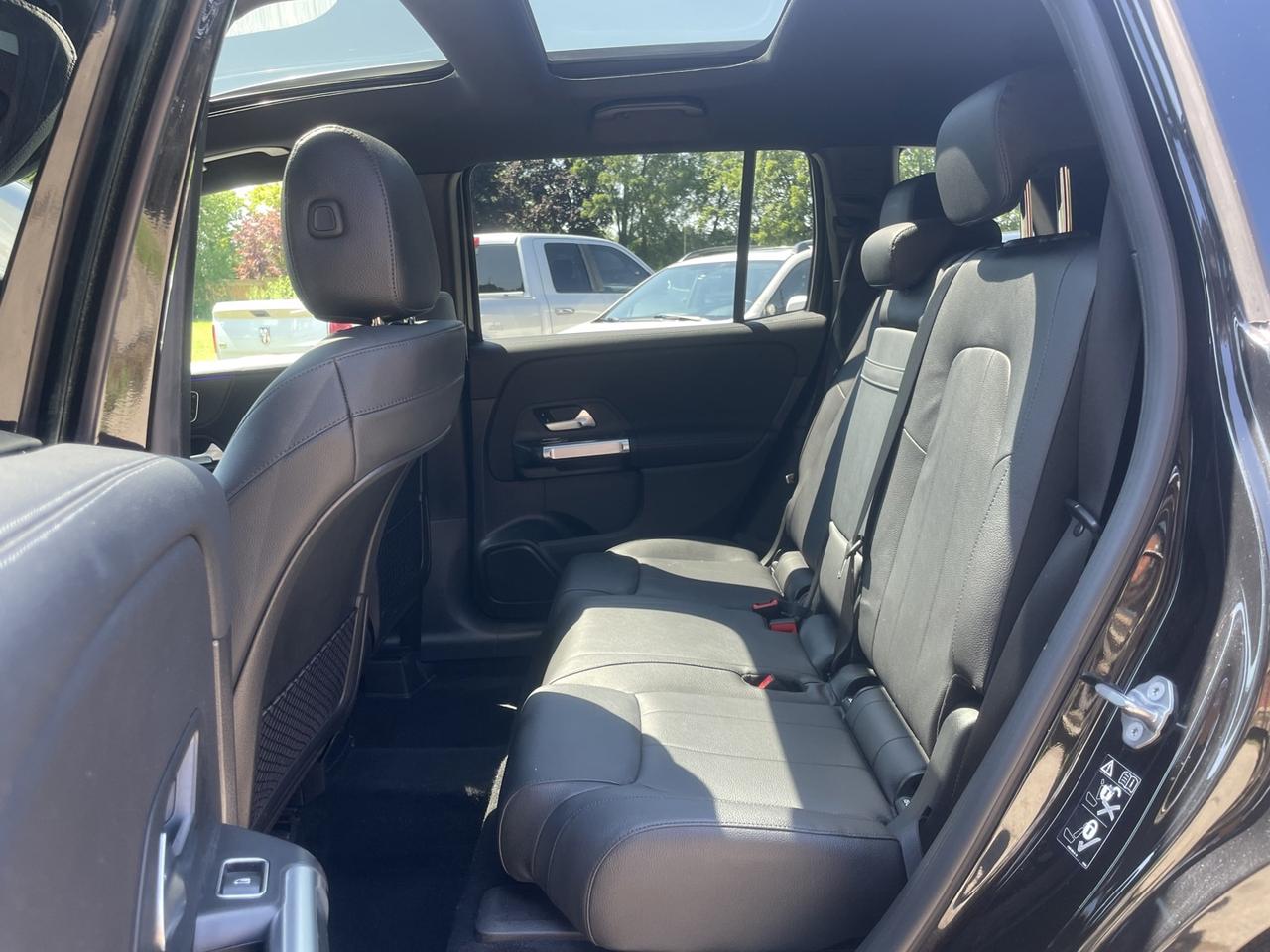 2021 Mercedes-Benz GLB-Class GLB 250 4MATIC *Clean Carfax Photo