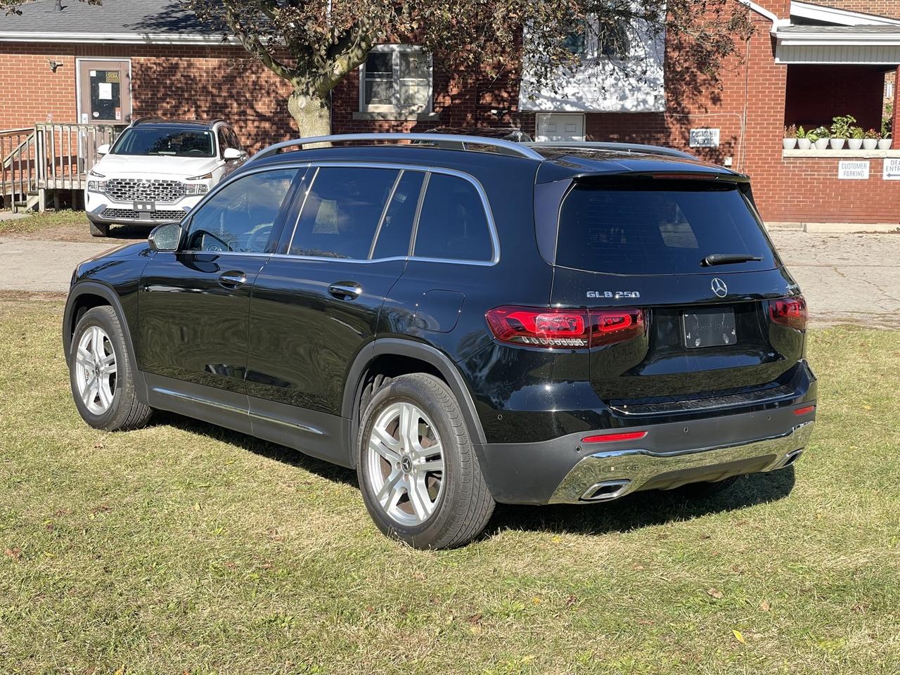 2021 Mercedes-Benz GLB-Class 250 4MATIC *Clean Carfax Photo