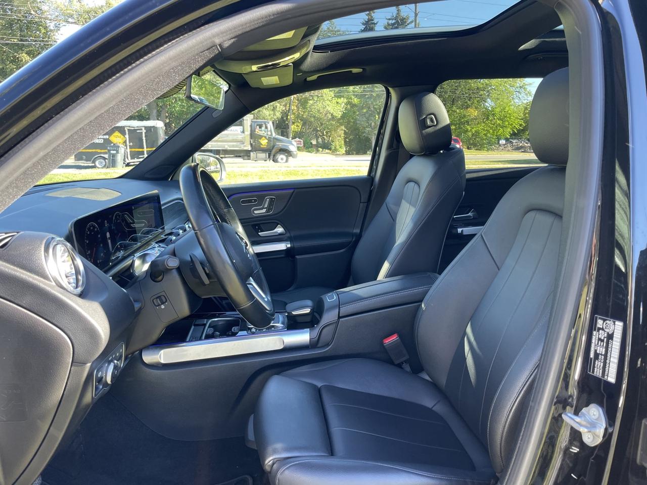 2021 Mercedes-Benz GLB-Class 250 4MATIC *Clean Carfax Photo