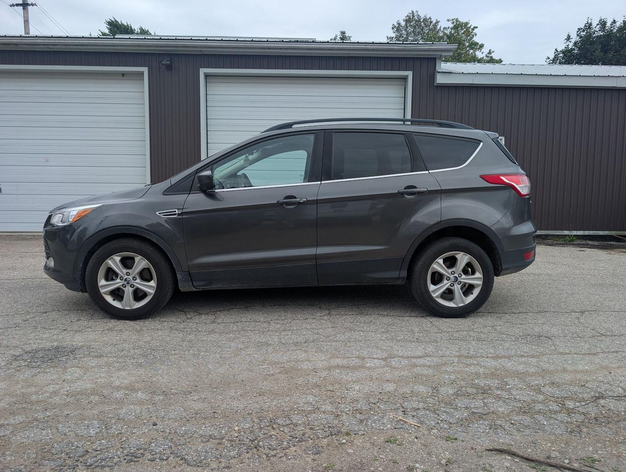 2015 Ford Escape SE FWD Photo2