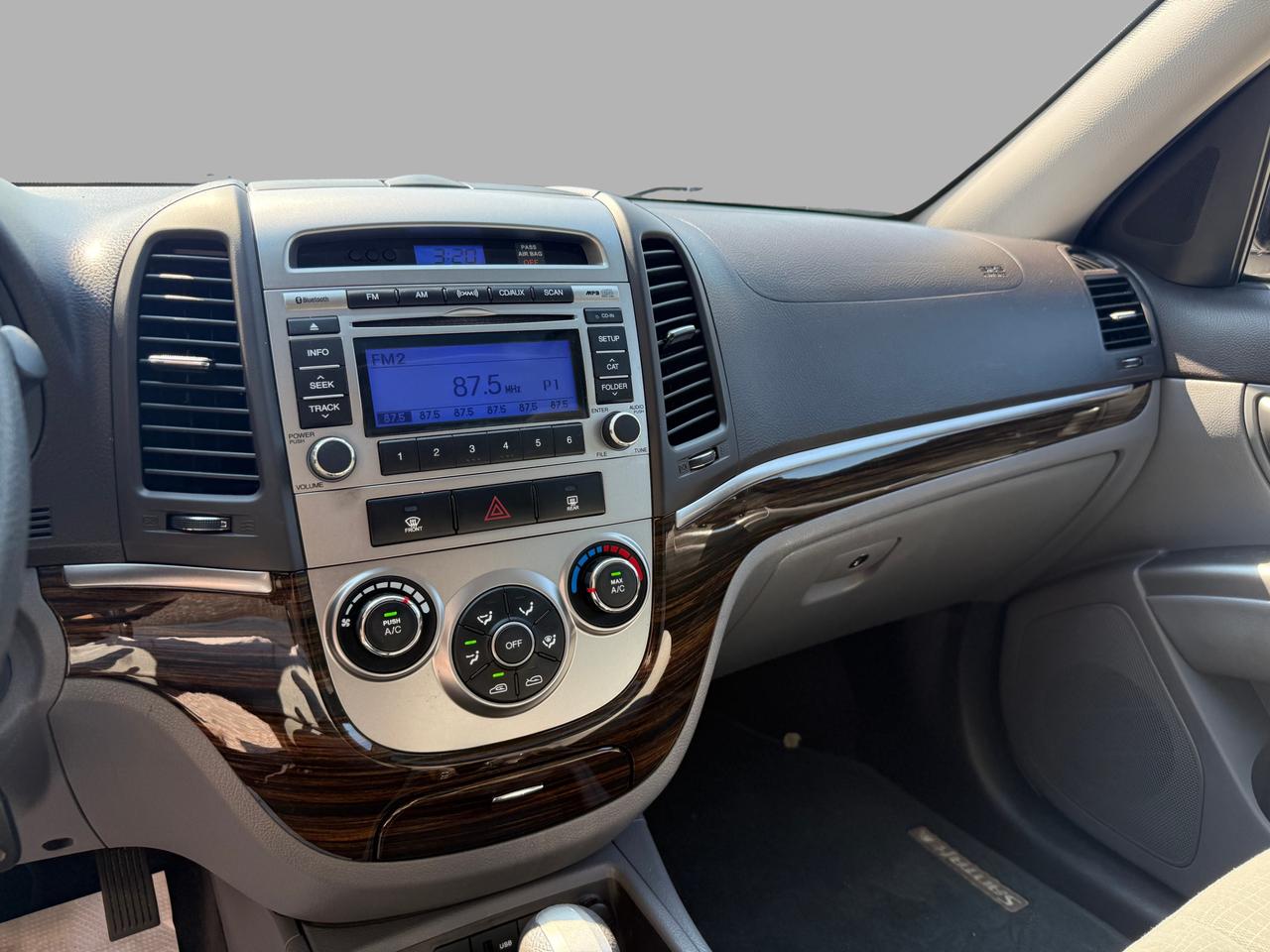 2012 Hyundai Santa Fe FWD 4dr I4 Auto GL Premium Photo