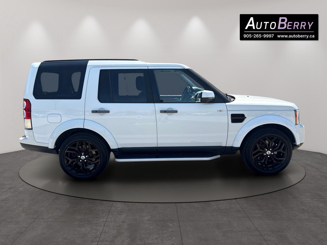 2011 Land Rover LR4 LUX Photo