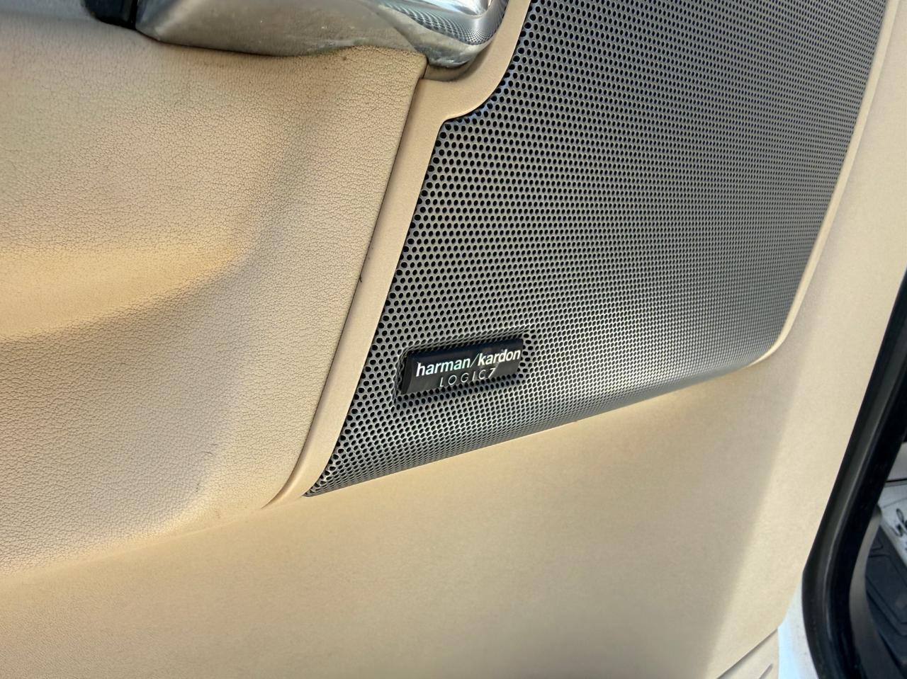 2011 Land Rover LR4 LUX Photo