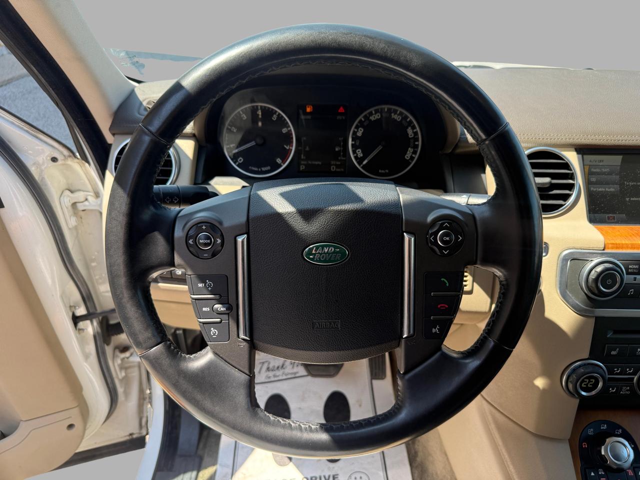2011 Land Rover LR4 LUX Photo