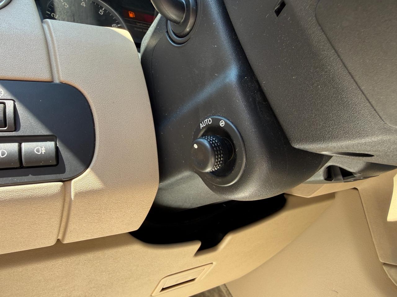 2011 Land Rover LR4 LUX Photo