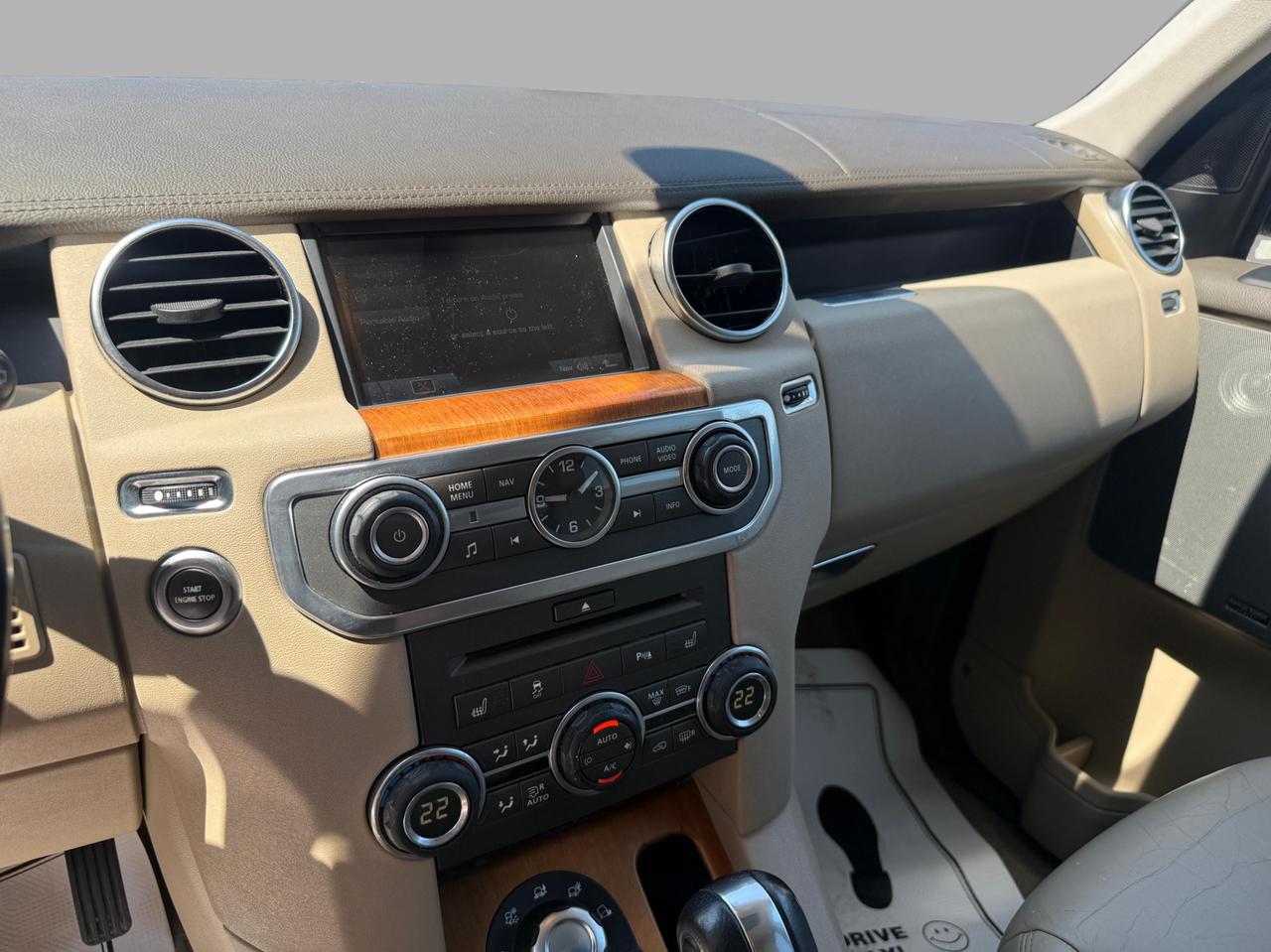 2011 Land Rover LR4 LUX Photo