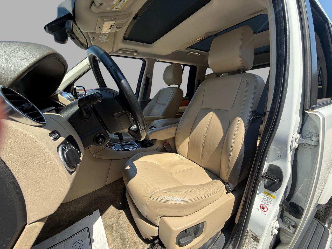 2011 Land Rover LR4 LUX Photo