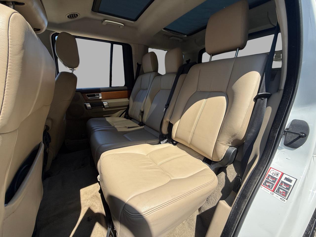 2011 Land Rover LR4 LUX Photo