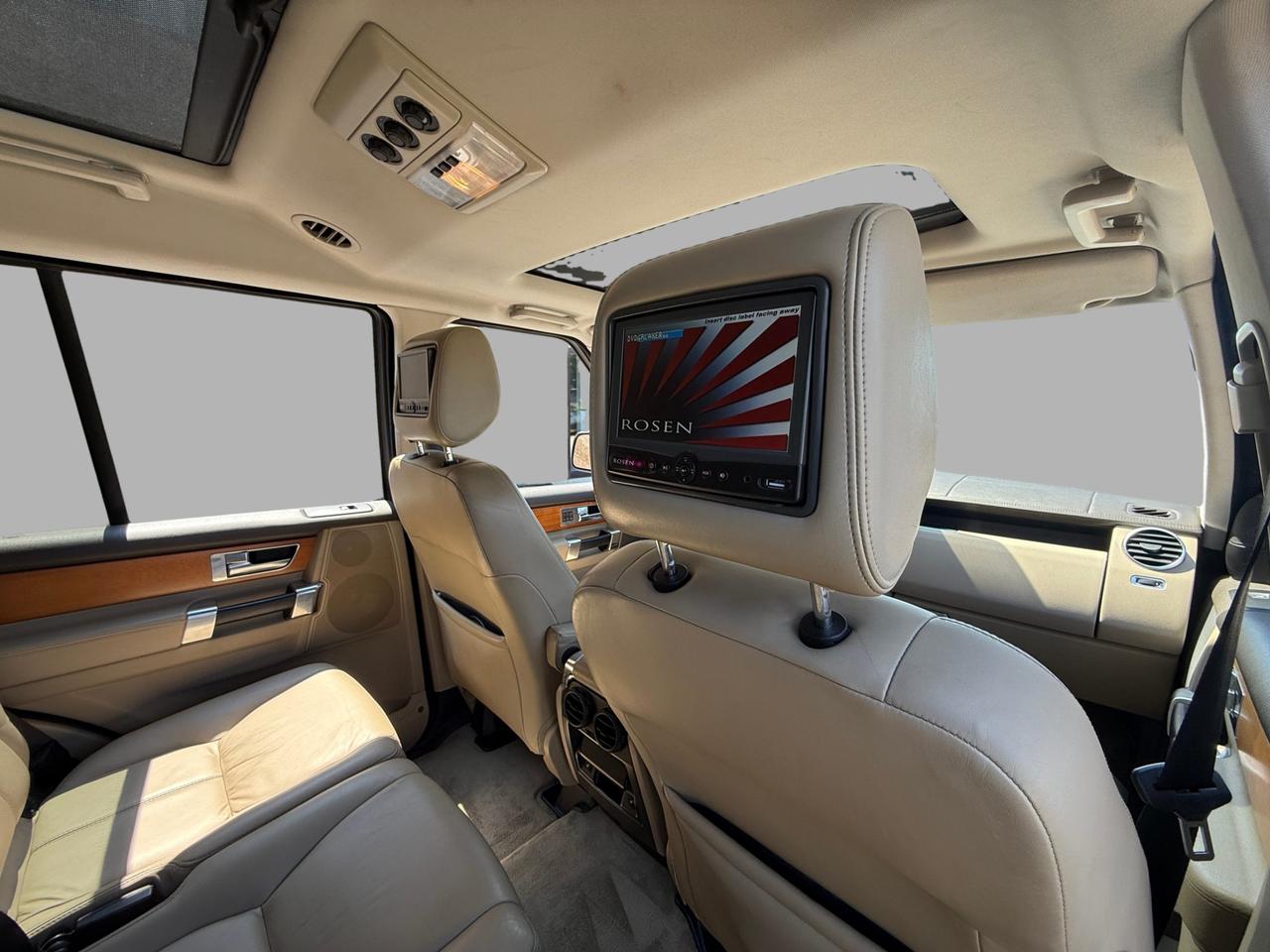 2011 Land Rover LR4 LUX Photo