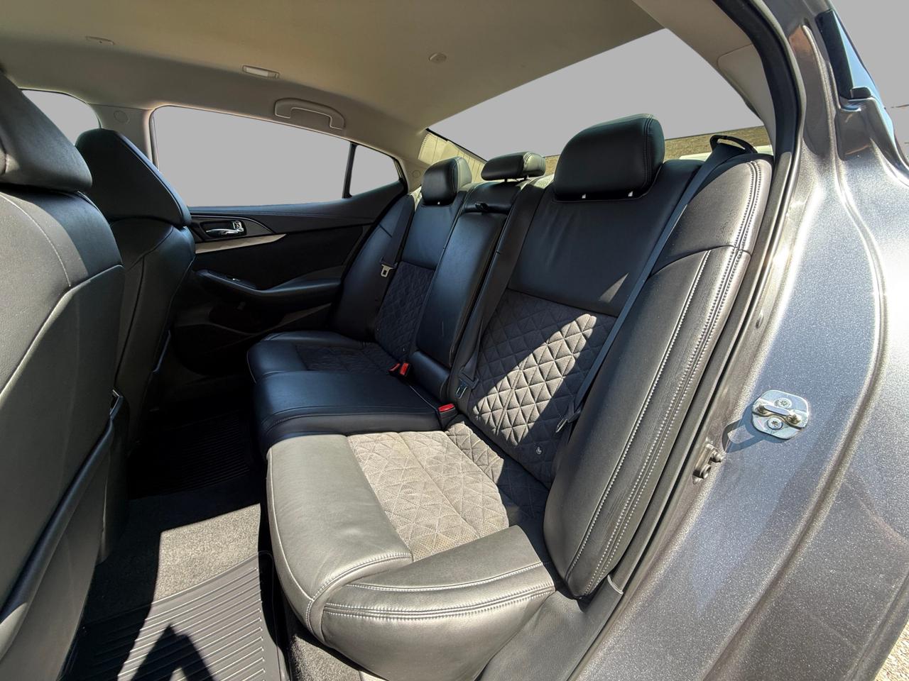 2016 Nissan Maxima SR Photo