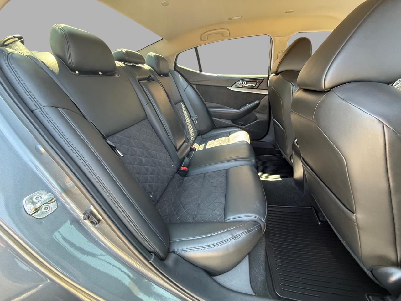 2016 Nissan Maxima SR Photo
