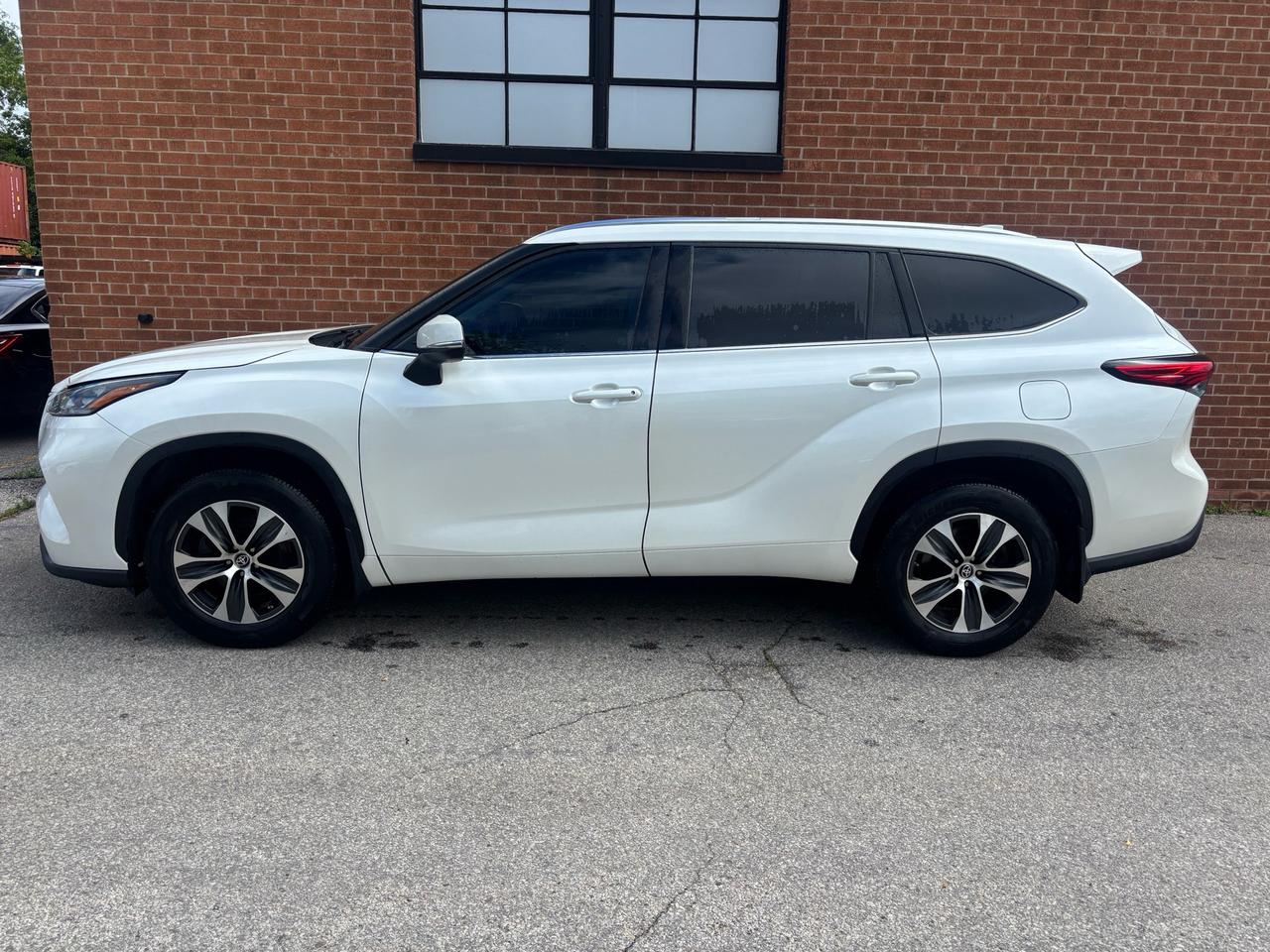 2021 Toyota Highlander XLE AWD Photo