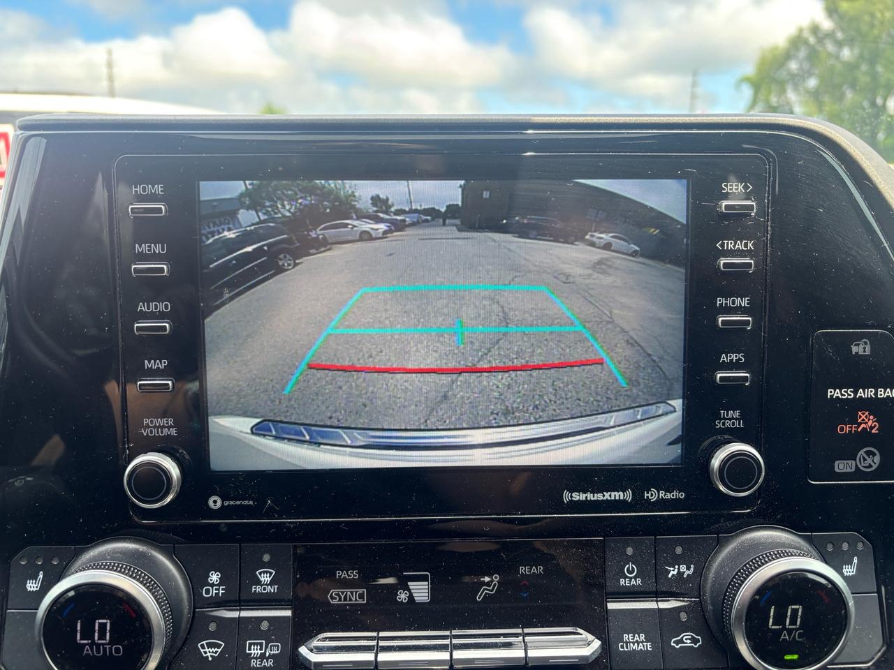 2021 Toyota Highlander XLE AWD Photo
