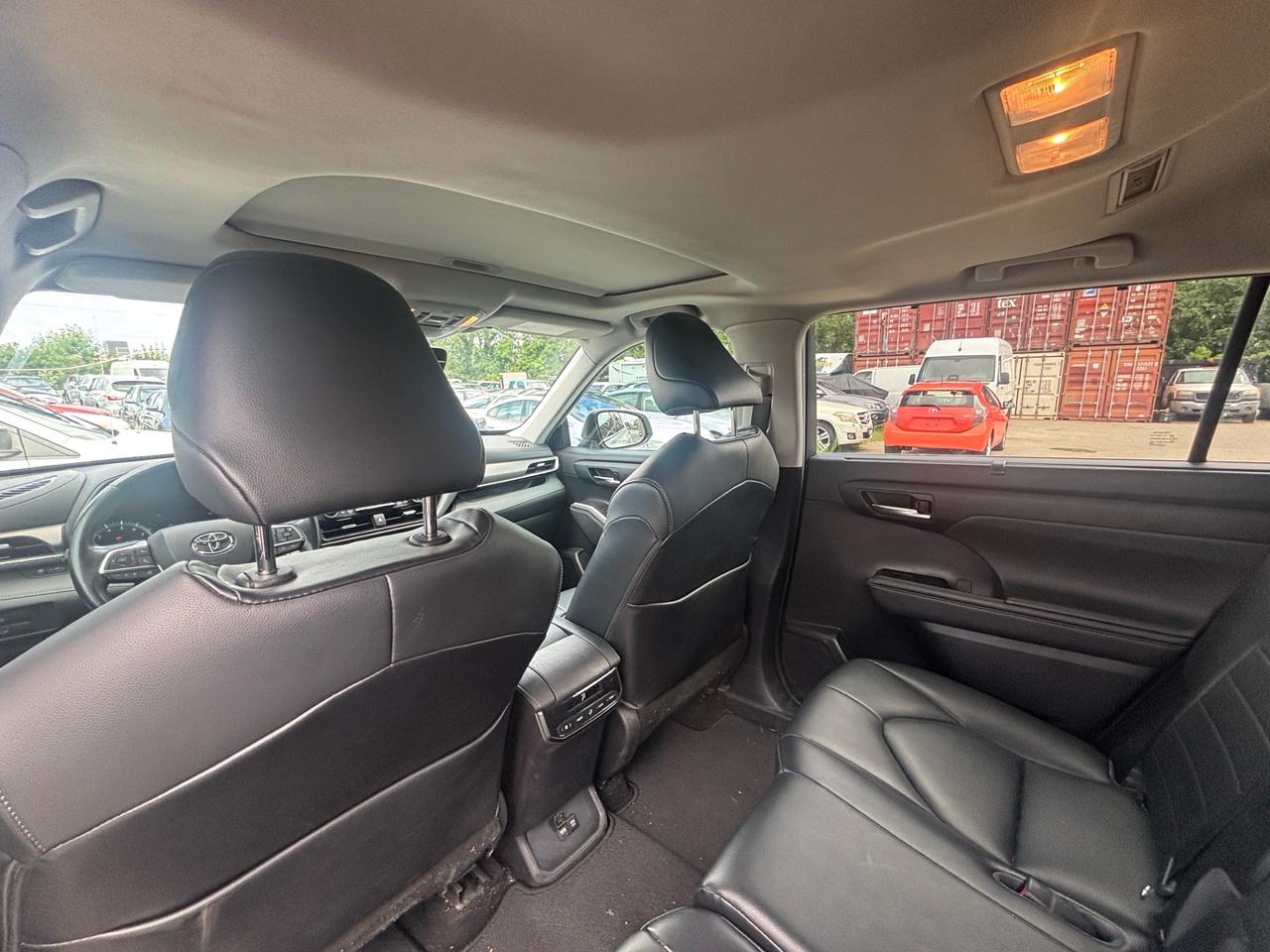 2021 Toyota Highlander XLE AWD Photo