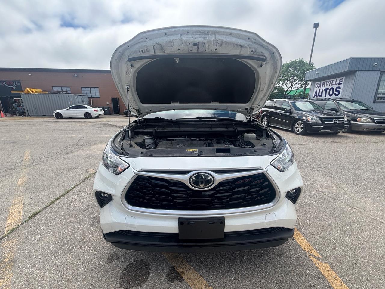 2021 Toyota Highlander XLE AWD Photo