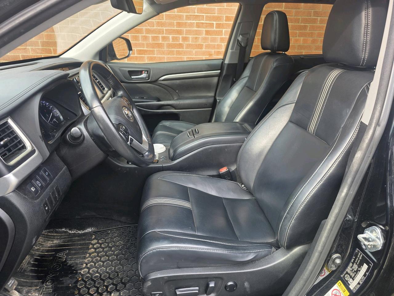2017 Toyota Highlander SE AWD Navi Leather 7 Passangers Photo