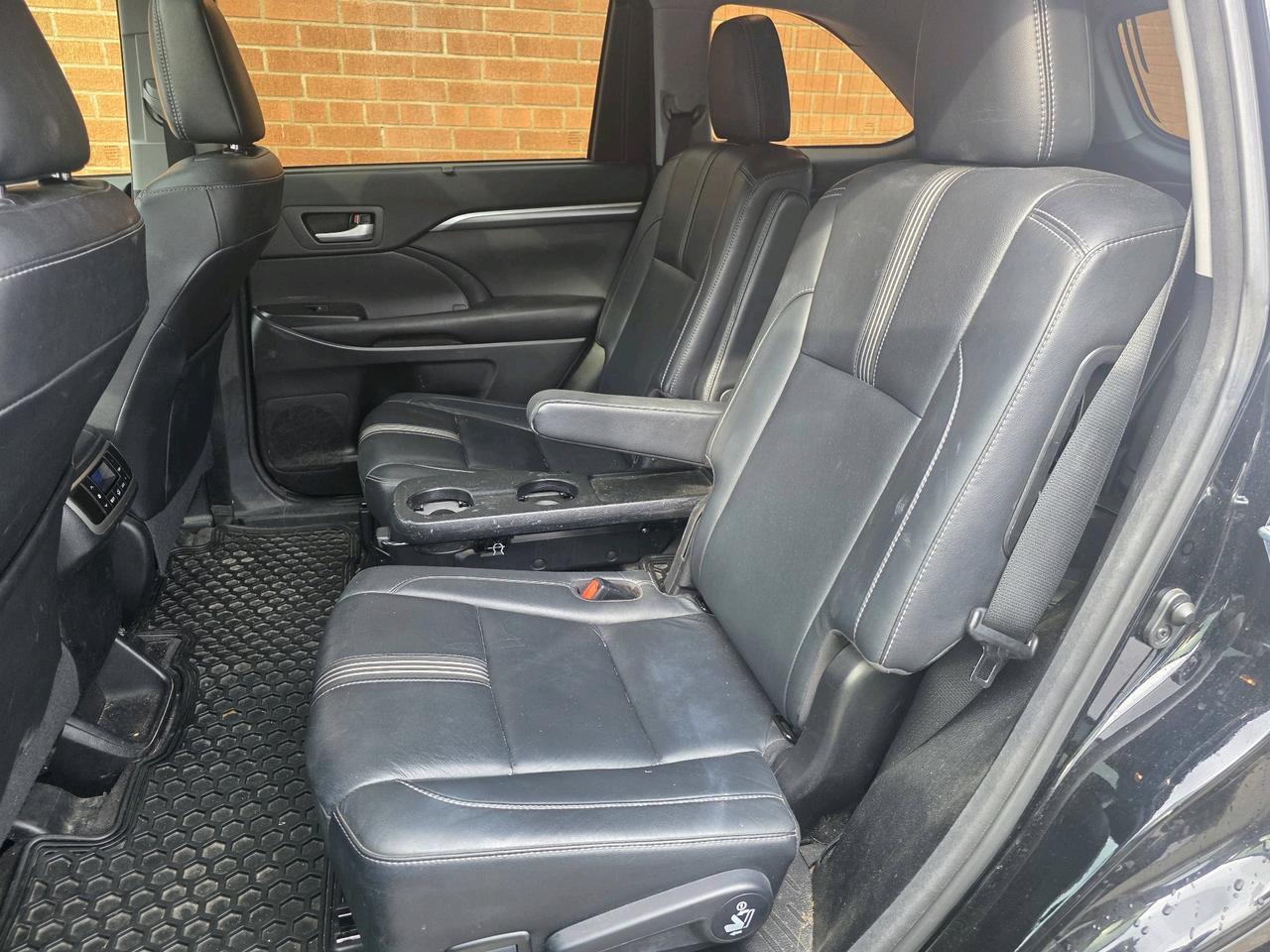 2017 Toyota Highlander SE AWD Navi Leather 7 Passangers Photo
