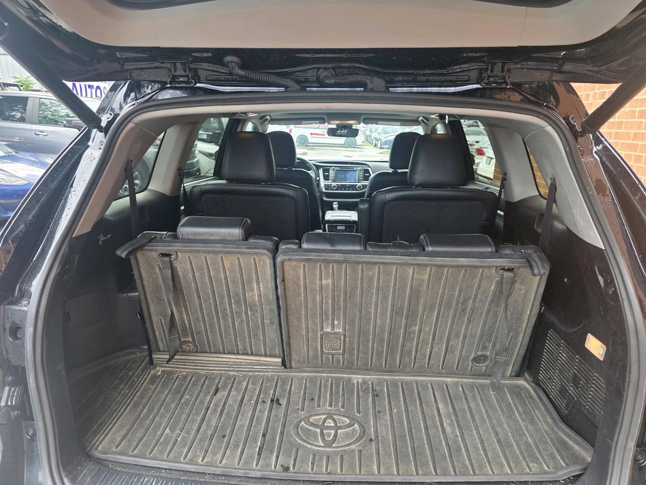 2017 Toyota Highlander SE AWD Navi Leather 7 Passangers Photo