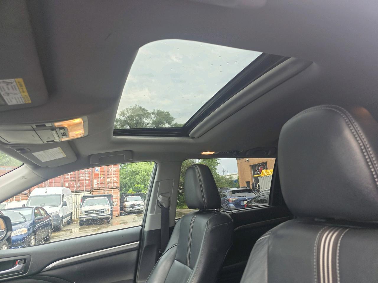 2017 Toyota Highlander SE AWD Navi Leather 7 Passangers Photo