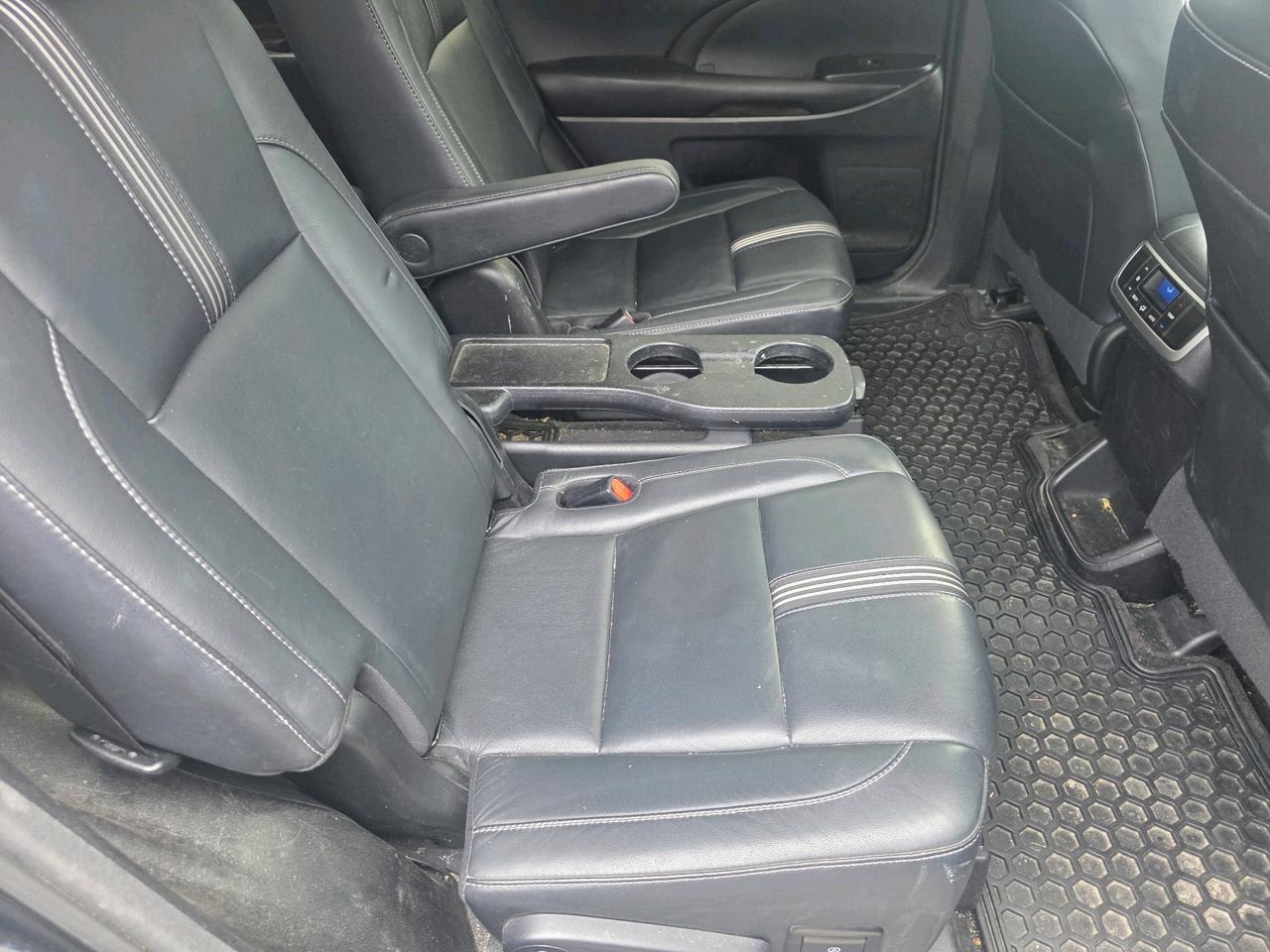 2017 Toyota Highlander SE AWD Navi Leather 7 Passangers Photo