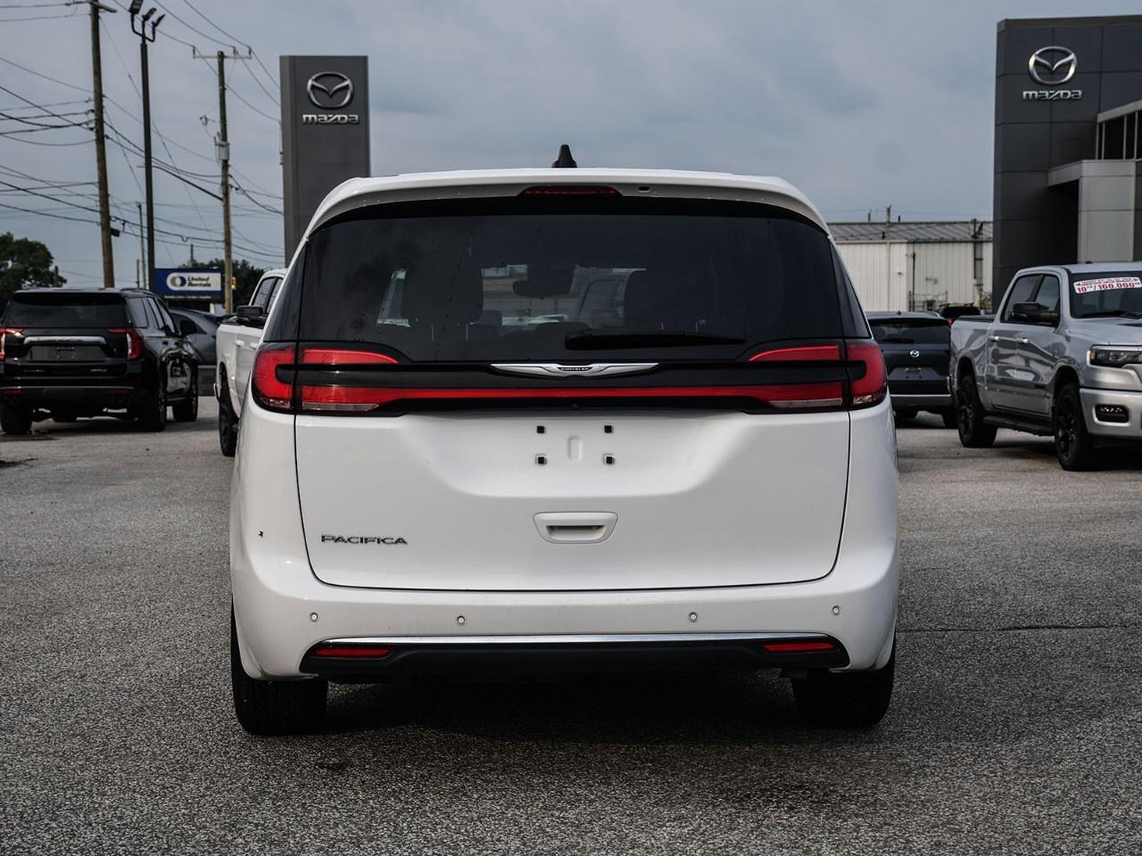 2024 Chrysler Pacifica TOURING-L FWD Photo