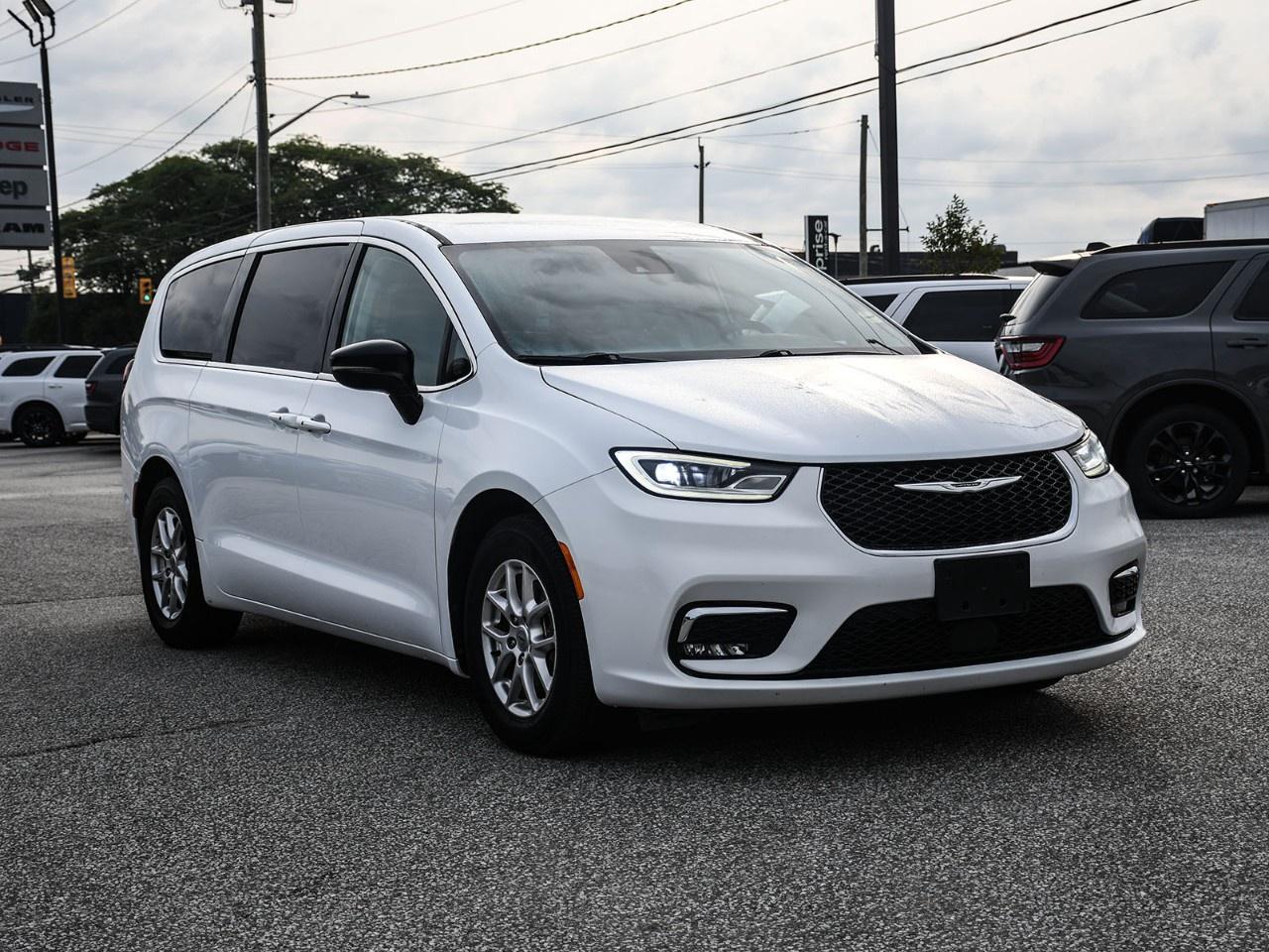 2024 Chrysler Pacifica TOURING-L FWD Photo