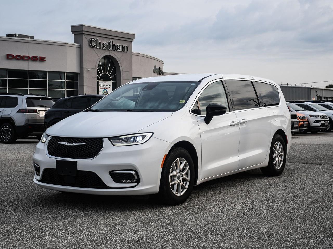 2024 Chrysler Pacifica TOURING-L FWD Photo