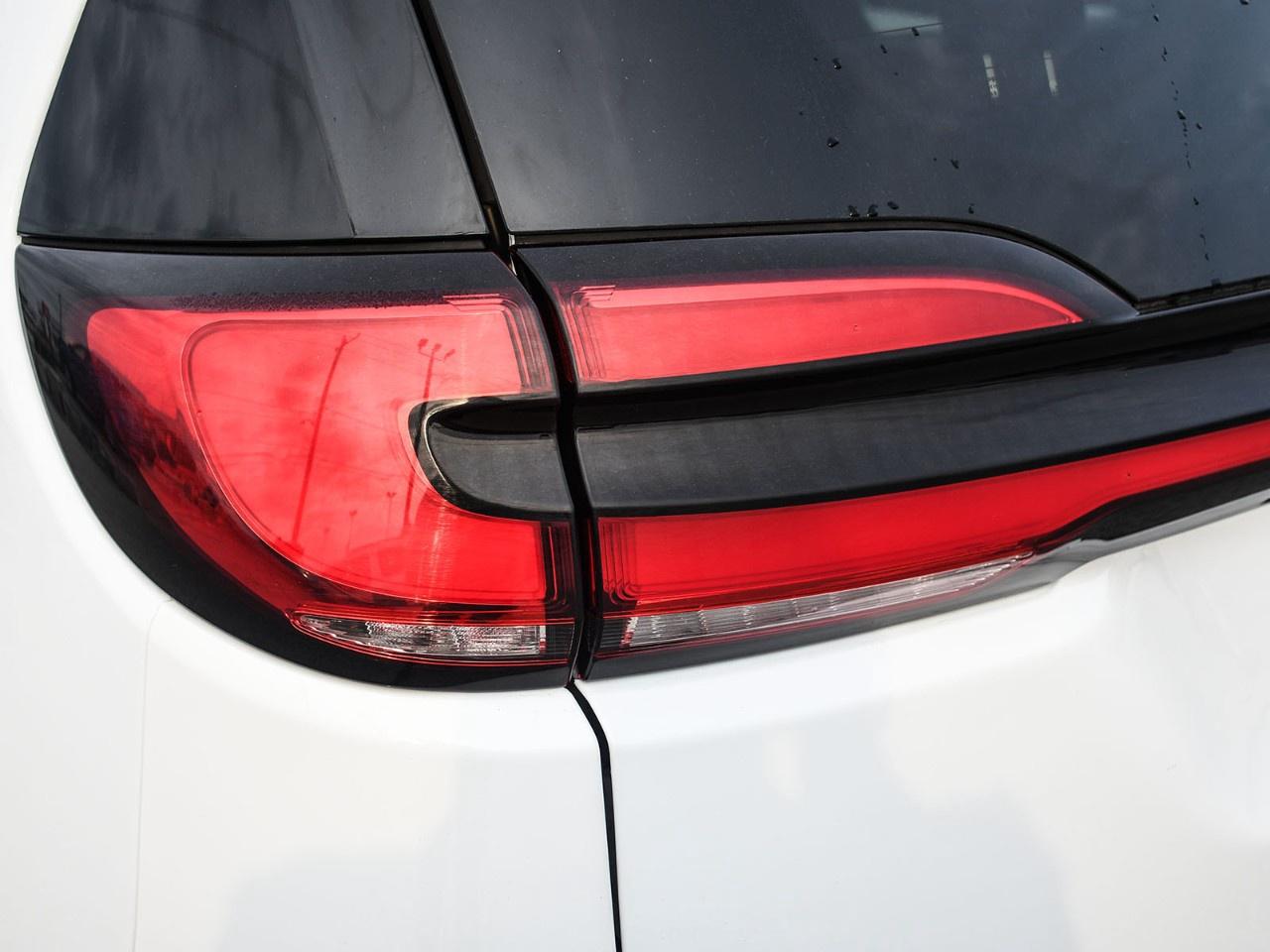 2024 Chrysler Pacifica TOURING-L FWD Photo