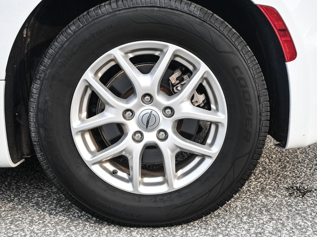 2024 Chrysler Pacifica TOURING-L FWD Photo