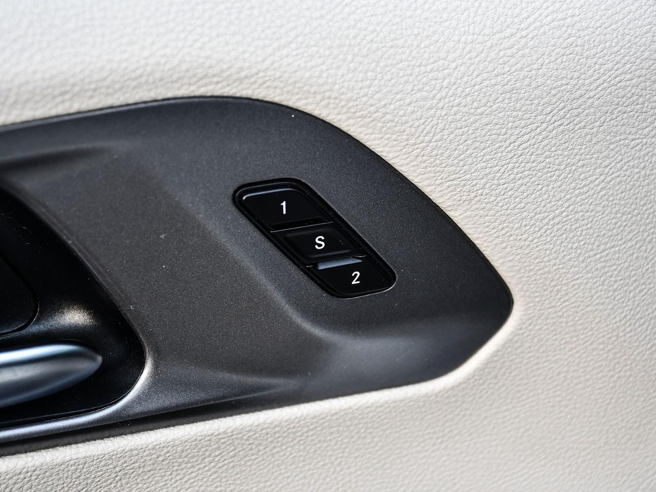 2024 Chrysler Pacifica TOURING-L FWD Photo