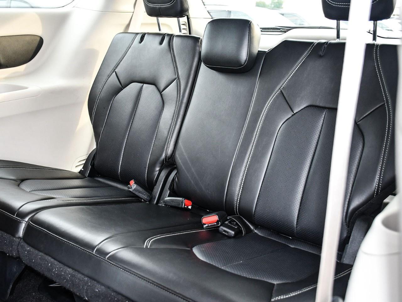 2024 Chrysler Pacifica TOURING-L FWD Photo