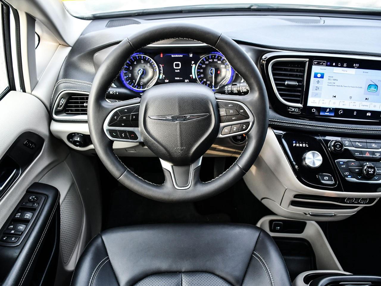 2024 Chrysler Pacifica TOURING-L FWD Photo