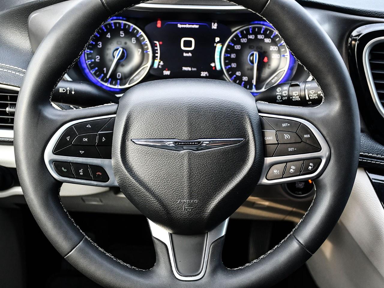 2024 Chrysler Pacifica TOURING-L FWD Photo