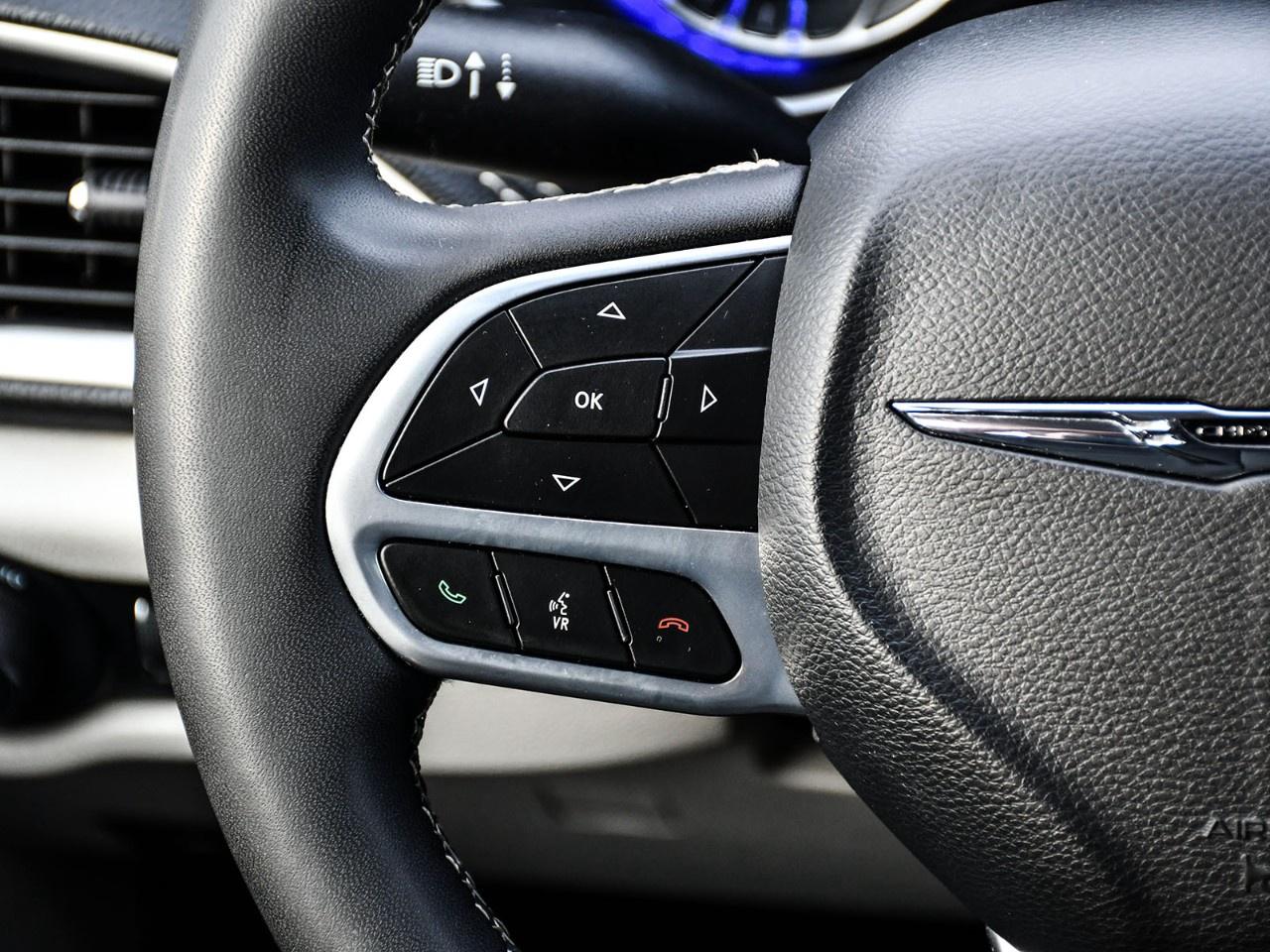 2024 Chrysler Pacifica TOURING-L FWD Photo