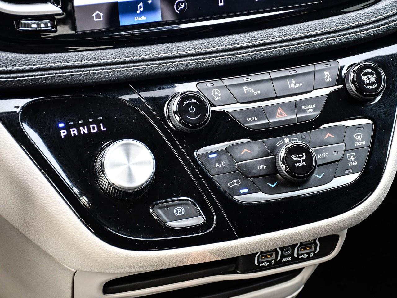 2024 Chrysler Pacifica TOURING-L FWD Photo