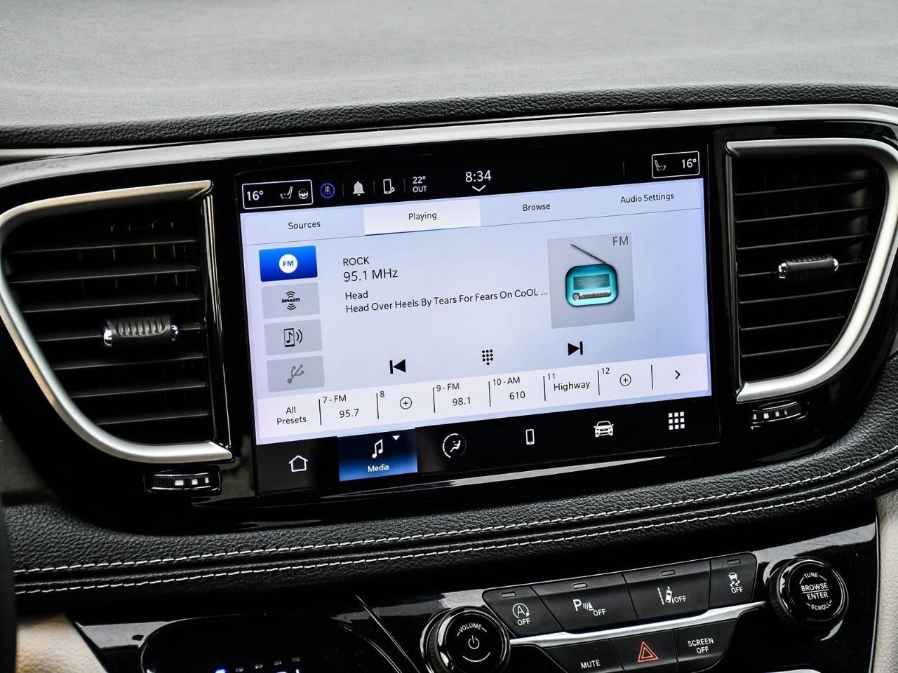 2024 Chrysler Pacifica TOURING-L FWD Photo